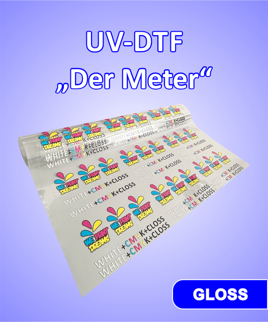 UV-DTF- oder RubOn-Sticker für die Veredlung unterschiedlicher Materialien im Bereich Werbemittel, Werbung und Merchandise. Die selbstklebenden und kratzfesten Aufkleber lassen sich leicht verarbeiten und es ist kein entgittern nötig.