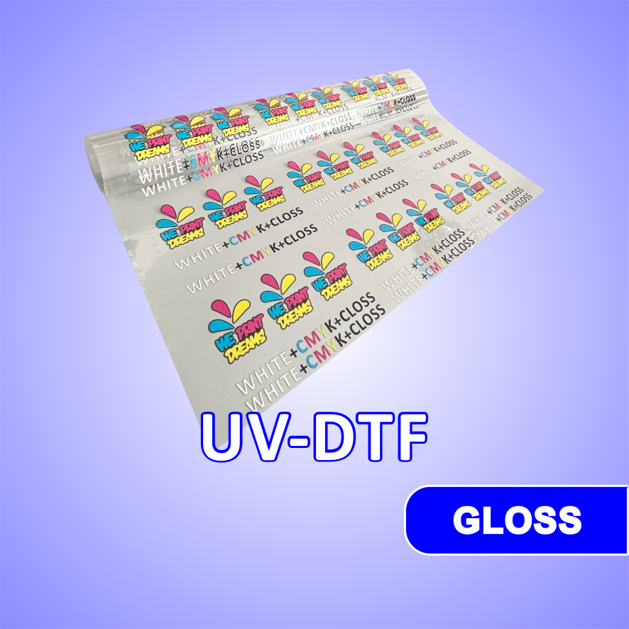 UV-DTF- oder RubOn-Sticker für die Veredlung unterschiedlicher Materialien im Bereich Werbemittel, Werbung und Merchandise. Die selbstklebenden und kratzfesten Aufkleber lassen sich leicht verarbeiten und es ist kein entgittern nötig.